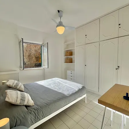 Elegant Harbour View Apartment